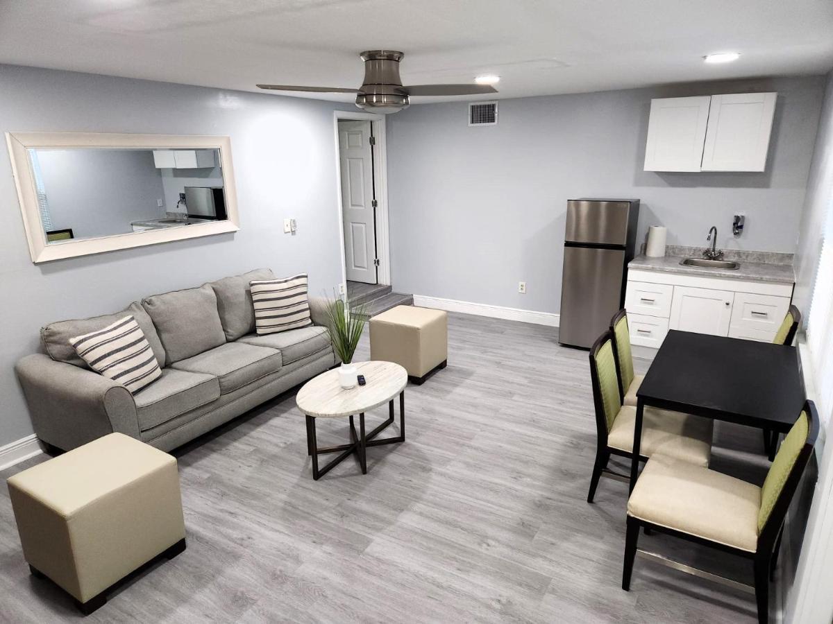 Cheerful Super Suite + 2 Queen + Sofa Bed Minutes From The Airport! Τάμπα Εξωτερικό φωτογραφία